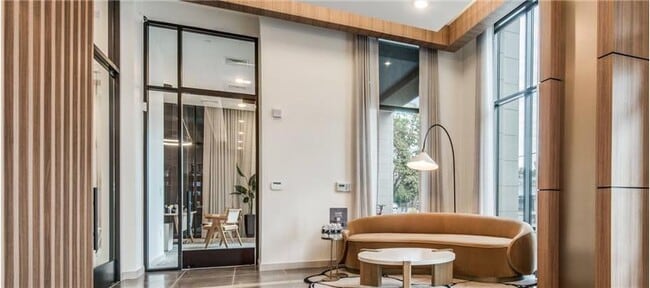 2928 Oak Lawn Ave in Dallas, TX - Building Photo - Building Photo