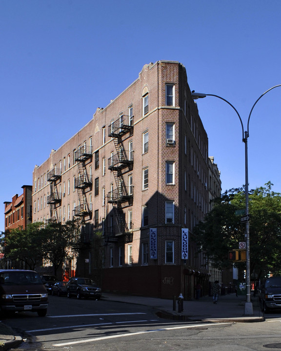 1820 Grand Concourse in Bronx, NY - Building Photo