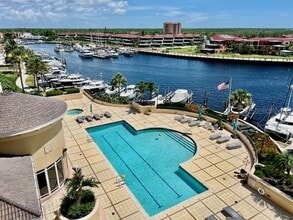 3321 Sunset Key Cir in Punta Gorda, FL - Foto de edificio - Building Photo