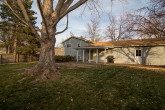 1305 Briarwood Rd in Fort Collins, CO - Foto de edificio - Building Photo