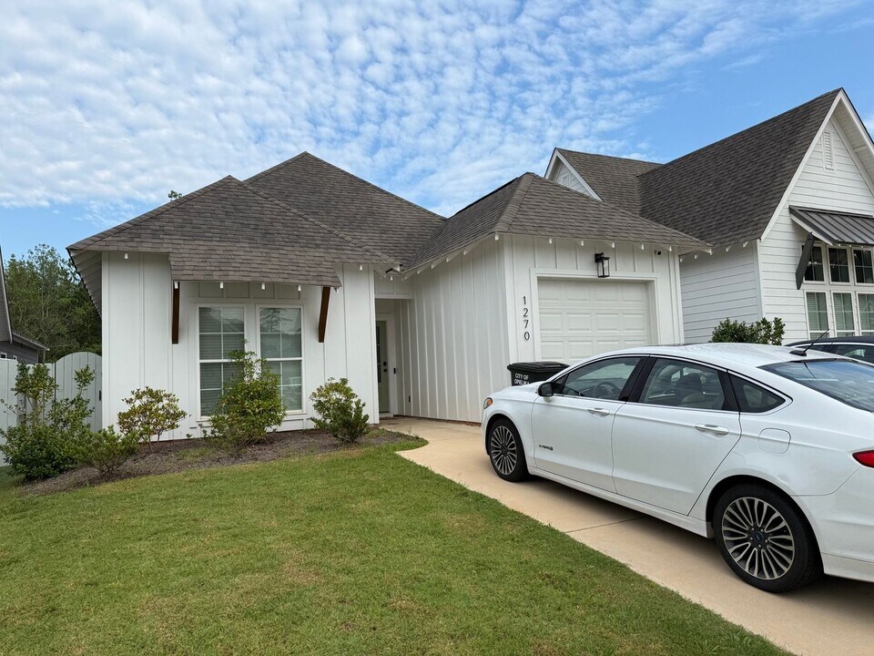 1270 Woodland Circle in Opelika, AL - Building Photo