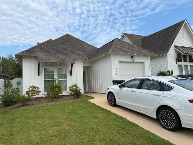 property at 1270 Woodland Circle