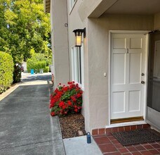 860 Live Oak Ave in Menlo Park, CA - Building Photo - Building Photo