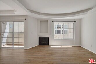 10627 Moorpark St-Unit -5 in Los Angeles, CA - Foto de edificio - Building Photo