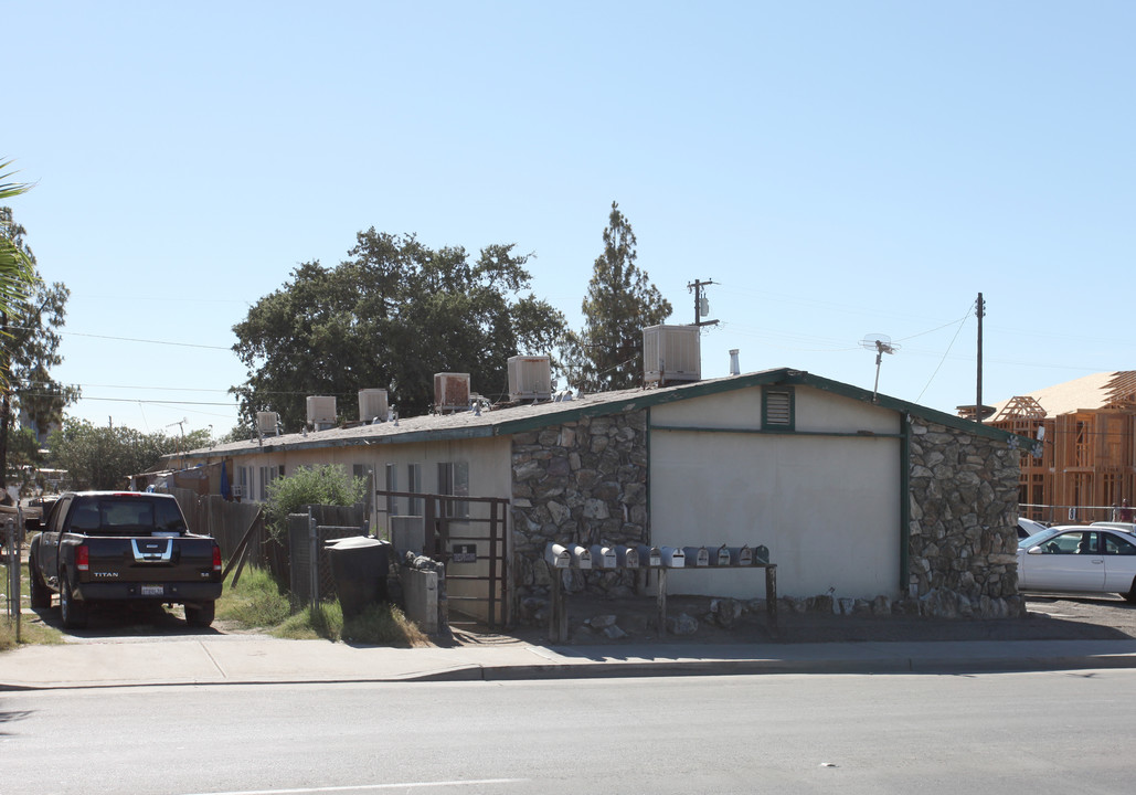 609 S 11th Ave in Hanford, CA - Building Photo