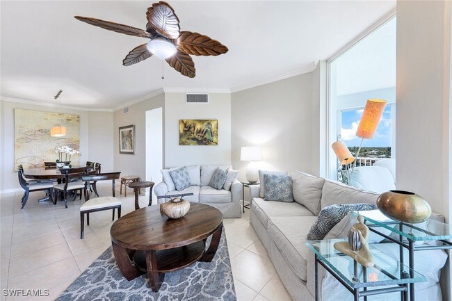300 Dunes Blvd in Naples, FL - Foto de edificio - Building Photo