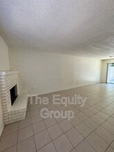 1042 N Jefferson St in Tulare, CA - Building Photo - Building Photo