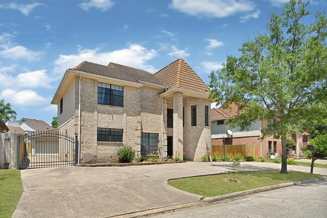 property at 3555 Ashfield Dr