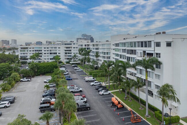 44 Cocoanut Row in Palm Beach, FL - Building Photo - Building Photo