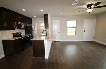 142-144 Crossbow Ct in Weatherford, TX - Building Photo - Building Photo