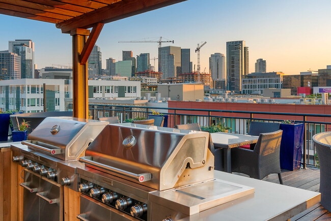 The Cairns in Seattle, WA - Foto de edificio - Building Photo