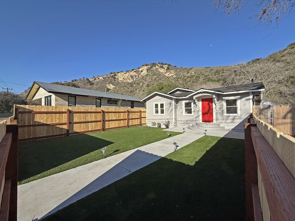 8704 Nye Rd in Ventura, CA - Building Photo
