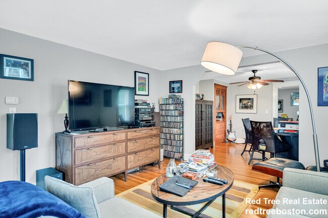 9 Keefe Ave, Unit 1 in Newton, MA - Foto de edificio - Building Photo