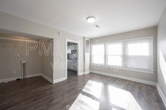 5045 E 10th St in Indianapolis, IN - Building Photo - Building Photo