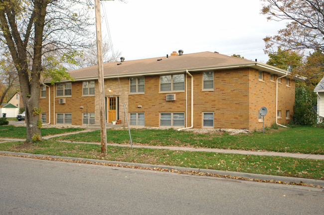 1485 Ivy Ave E in St. Paul, MN - Foto de edificio - Building Photo