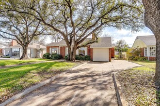 6321 Calmont Ave in Fort Worth, TX - Building Photo - Building Photo