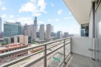 737 W Washington Blvd in Chicago, IL - Building Photo - Building Photo