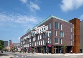 350 E Locust St in Des Moines, IA - Building Photo