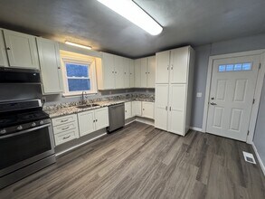 542 Montdale Rd in Blakely, PA - Building Photo - Building Photo