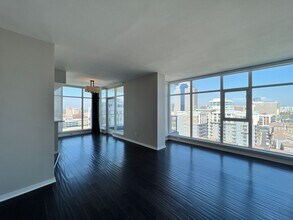 411 W Seaside Way in Long Beach, CA - Building Photo - Building Photo