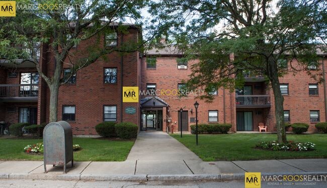 55 Farwell St, Unit 20 in Newton, MA - Foto de edificio