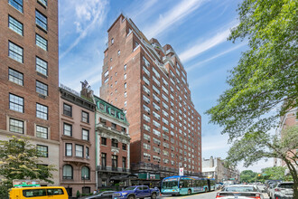 1021-1027 Madison Ave in New York, NY - Building Photo - Building Photo