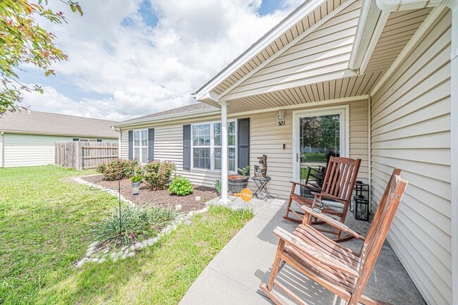 321 Brookvalley Dr in Manhattan, KS - Building Photo - Building Photo