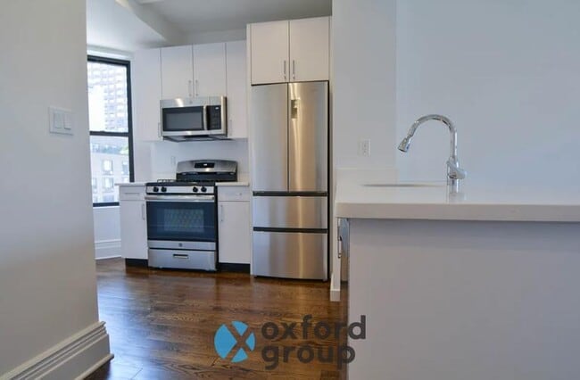 22 W 68th St in New York, NY - Building Photo - Building Photo