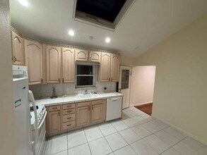 67-06 171st St in Queens, NY - Foto de edificio - Building Photo