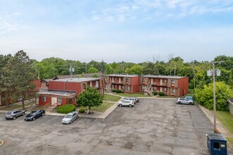 Lafayette Square in Niagara Falls, NY - Foto de edificio - Building Photo