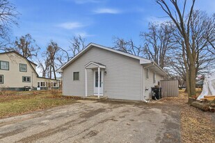 7611 South Dr in Wonder Lake, IL - Building Photo