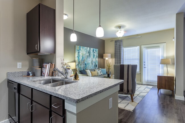 Encore 281 in San Antonio, TX - Building Photo - Building Photo