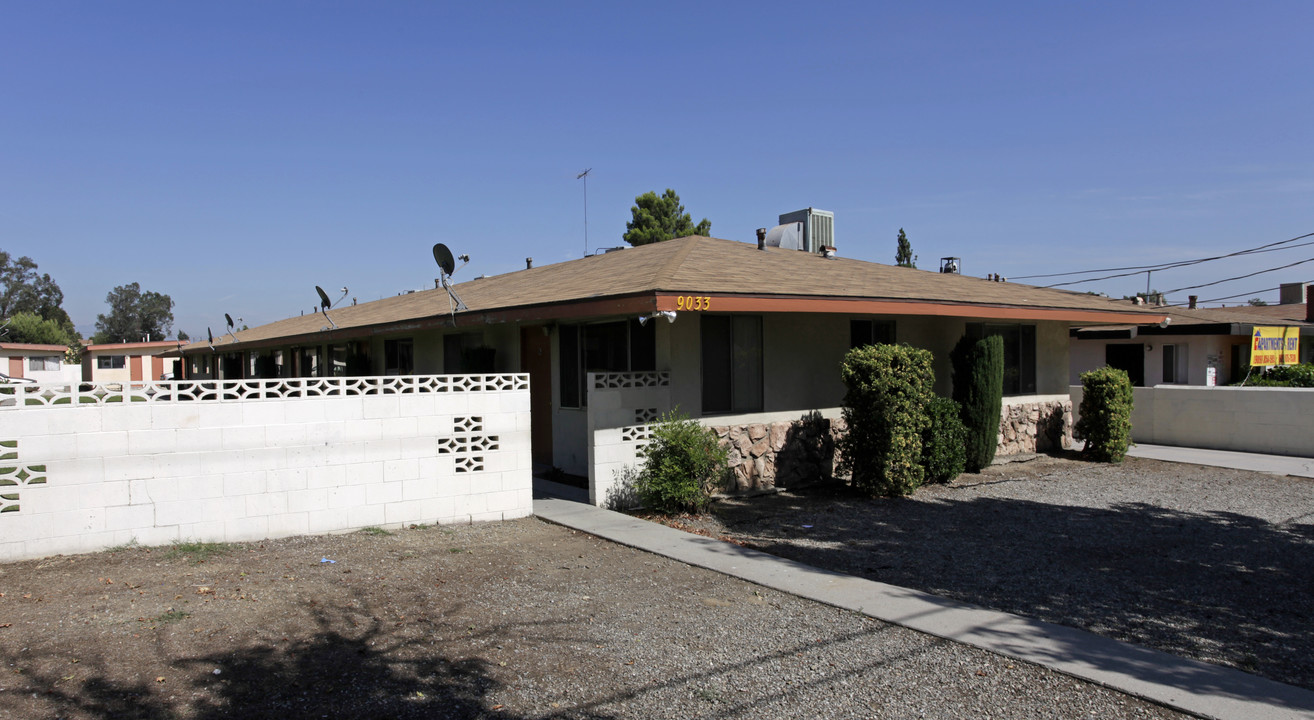 9033 Date St in Fontana, CA - Foto de edificio