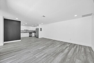 8010 Ambach Way in Hypoluxo, FL - Building Photo - Building Photo