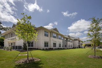 Country Club Estates - Senior Living Center in Montgomery, AL - Foto de edificio - Building Photo