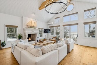 80 Louse Point Rd in East Hampton, NY - Building Photo - Building Photo