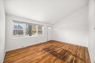 13313 S Eberhart Ave in Chicago, IL - Building Photo - Building Photo