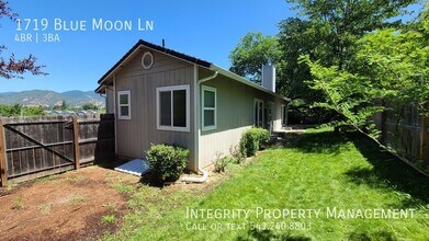1719 Blue Moon Ln in Grants Pass, OR - Building Photo - Building Photo