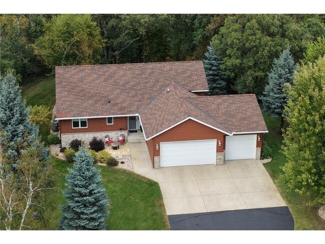 122 Ridge Rd in New London, MN - Building Photo - Building Photo