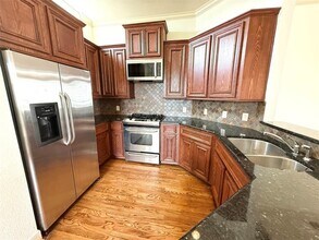 2010 Rosedale St in Houston, TX - Building Photo - Building Photo