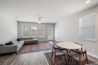130 Abbeydell in Boerne, TX - Building Photo - Building Photo