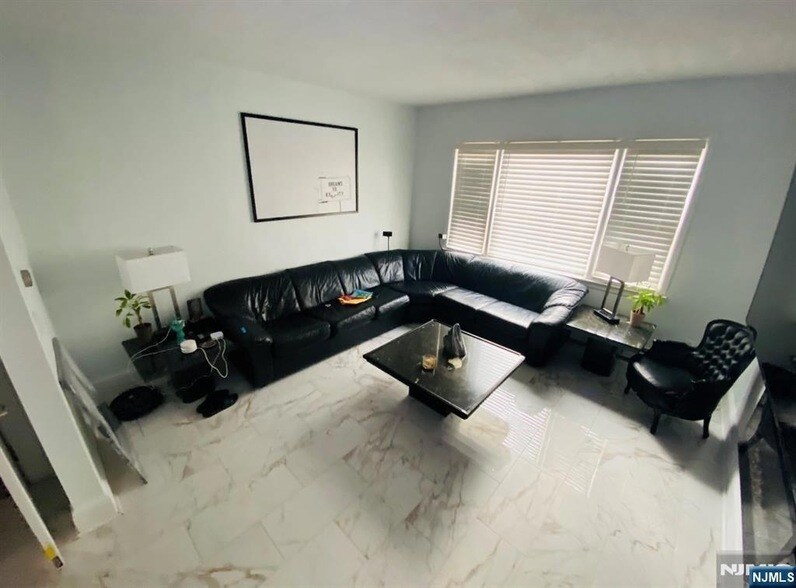 12 Bergen Ave, Unit 21-A in Clifton, NJ - Building Photo