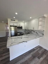 7420 SW 82nd St in Miami, FL - Building Photo - Building Photo