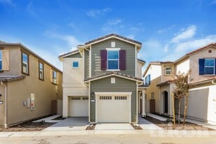 29375 Cumaru Ct in Winchester, CA - Building Photo