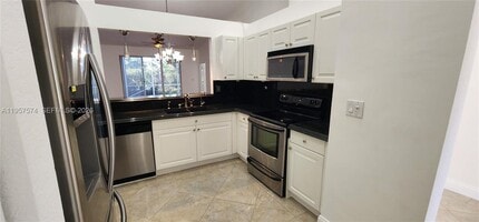 7400 S Aragon Blvd in Sunrise, FL - Building Photo - Building Photo