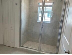 6737 Broadwater Ln in Greenacres, FL - Foto de edificio - Building Photo