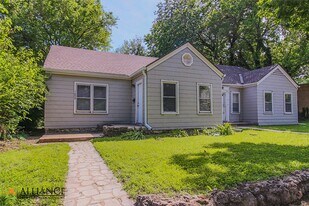 1609 Poyntz Ave in Manhattan, KS - Building Photo