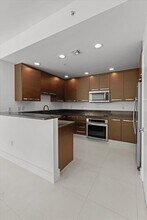 3030 NE 188th St in Aventura, FL - Building Photo - Building Photo