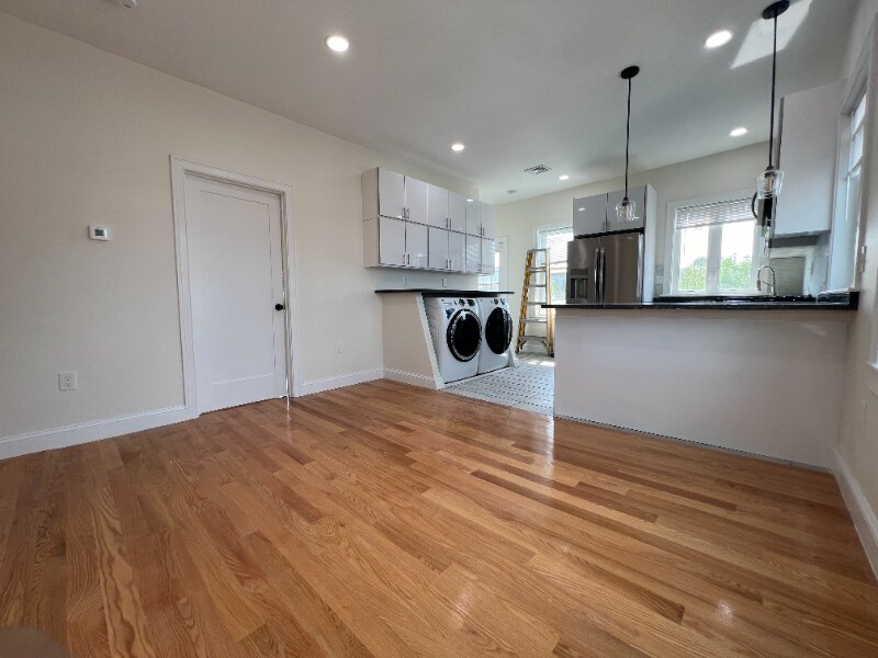 132 Buttonwood St in Boston, MA - Building Photo