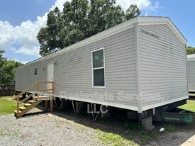 1835 S Lake Arthur Ave in Jennings, LA - Building Photo